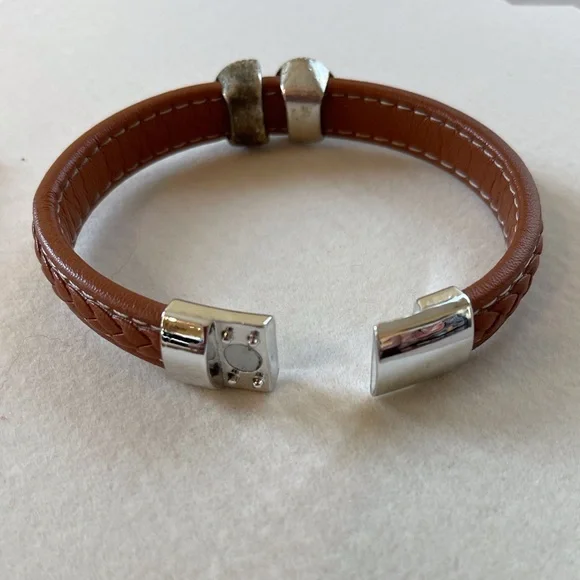 Leather/Leather-like woven Bracelet - Picture 2 of 5